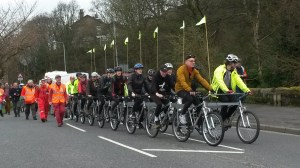 09 Peloton get going